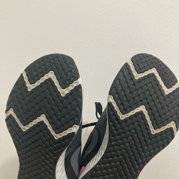 Nike Revolution Shoes - Picture 7 of 7